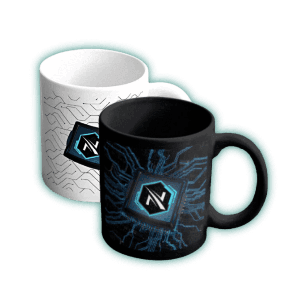 Imagen de dos tazas NeoGPT, una negra con diseño de circuitos futuristas y una blanca con patrones tecnológicos y el logo de NeoGPT.